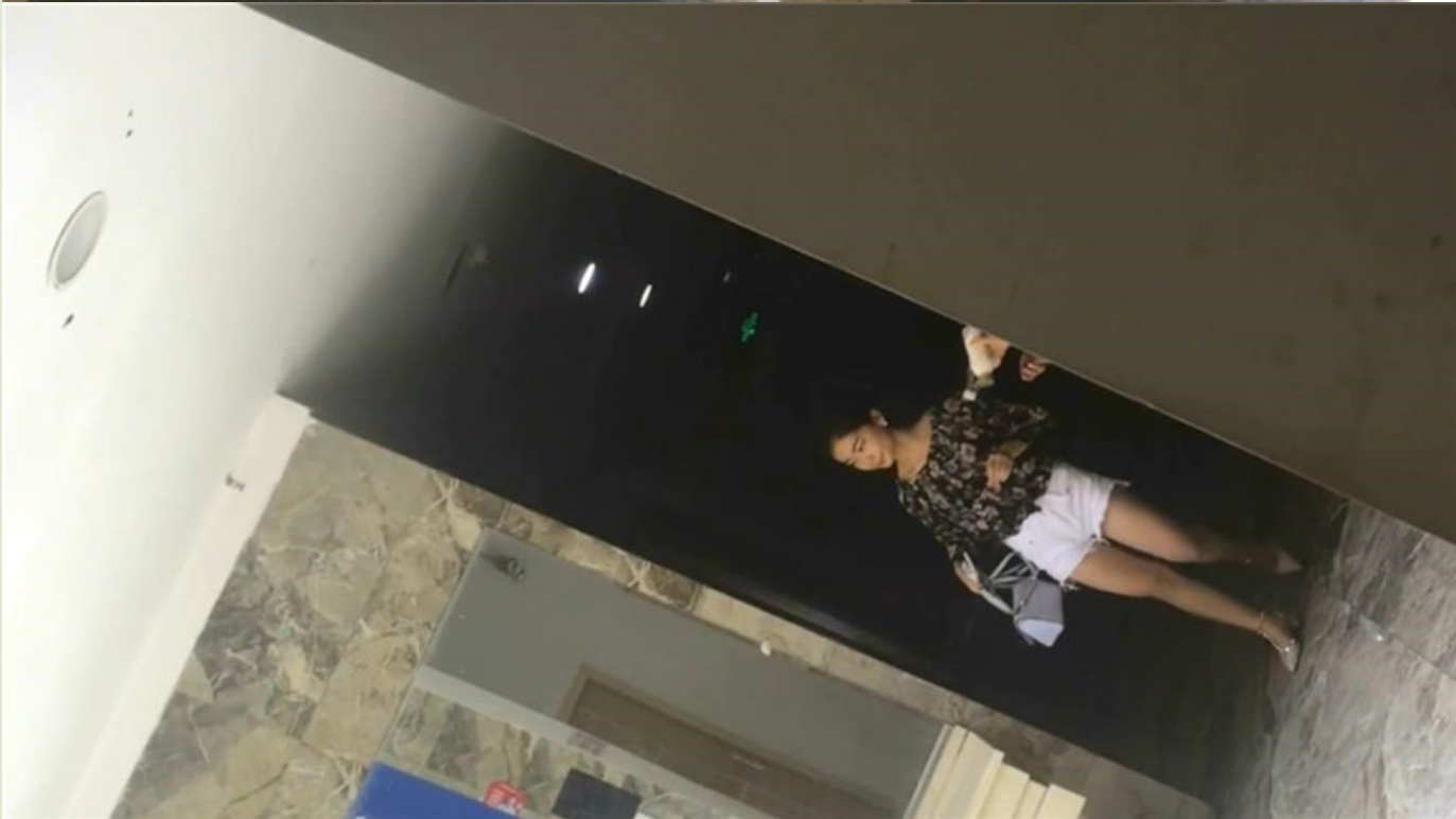 大神潜入服务中心女厕 全景偷拍几个来办事的美少妇的各种美鲍鱼