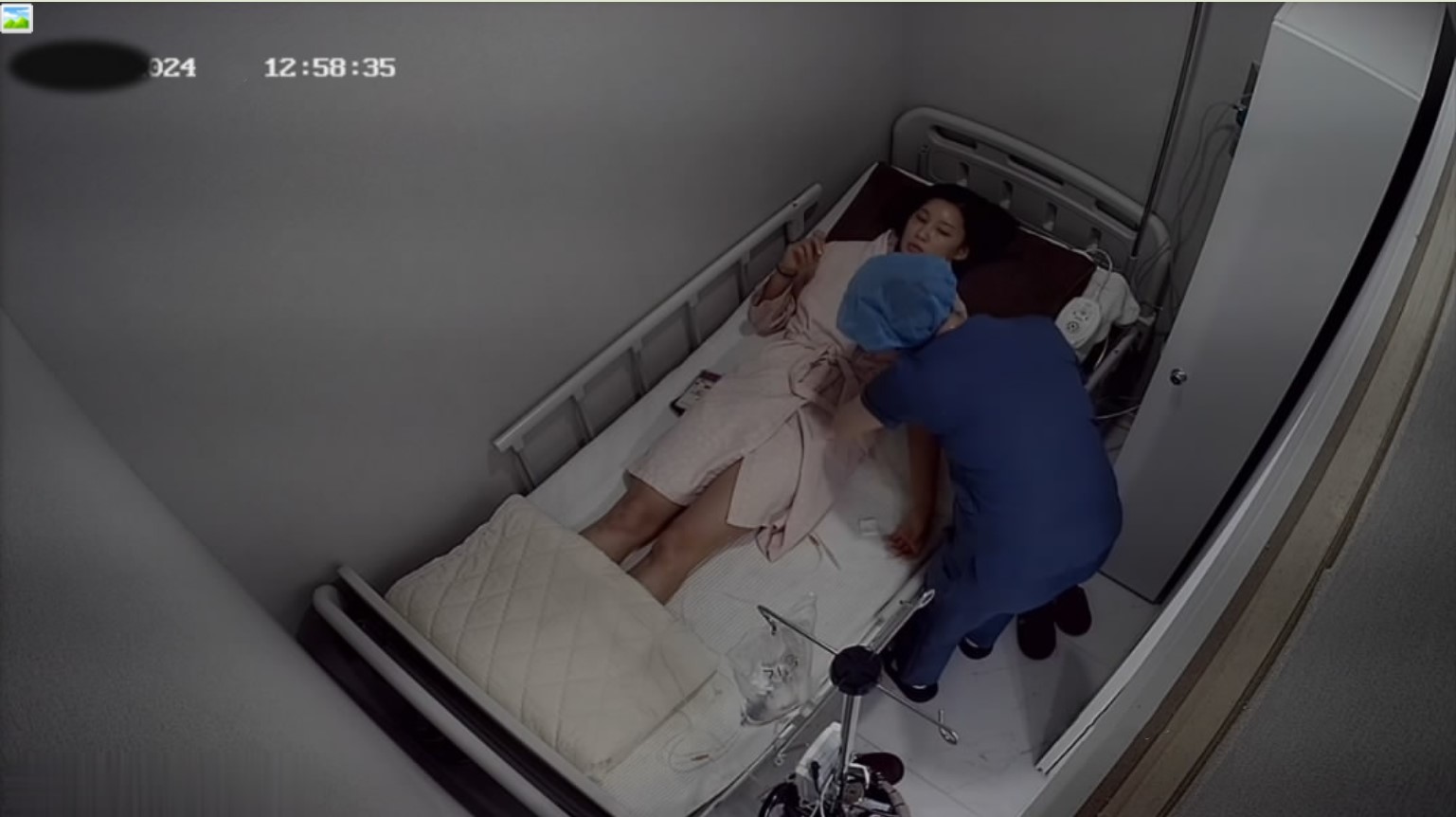 新流出❤️黑客破解整形医院手术室监控摄像头偷拍美女丰胸美臀手术速度还挺快的