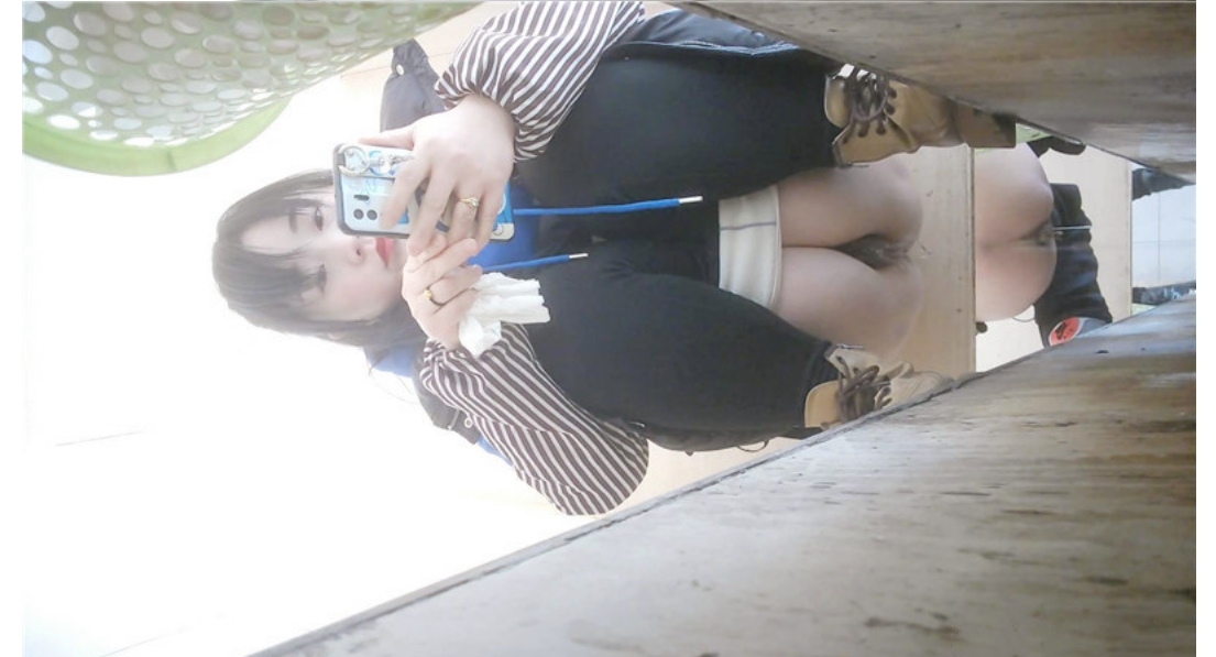 纸箱厂女厕全景偷拍⭐黑马甲蓝衣红唇美少妇⭐肥逼肥唇馋死人