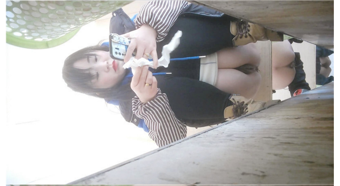 纸箱厂女厕全景偷拍⭐黑马甲蓝衣红唇美少妇⭐肥逼肥唇馋死人