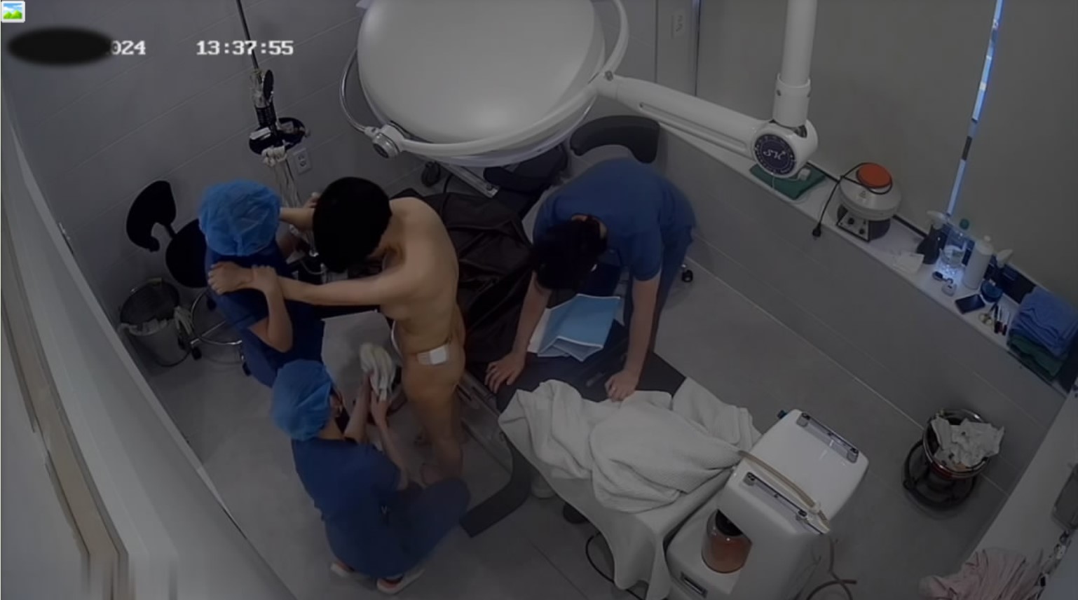 新流出❤️黑客破解整形医院手术室监控摄像头偷拍美女丰胸美臀手术速度还挺快的