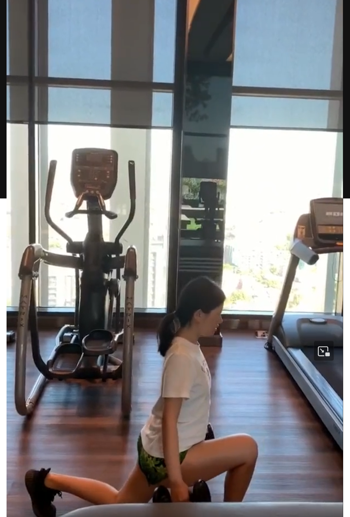 广州绿帽国男 贡献自己做英语老师的老婆给白人 纪念首次偷情，把偷情拍成了vlog