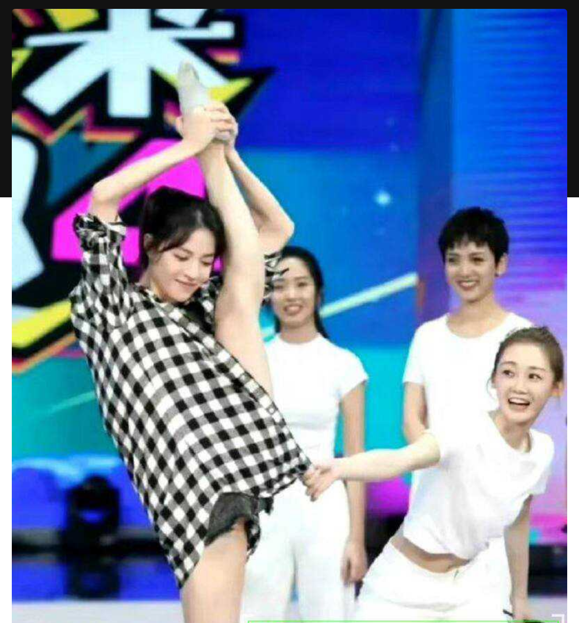 内娱女演员钟楚曦金鸡奖后台化妆冲上热搜，随之黑料被扒 与冯小刚同游澳门，且私生活混乱出轨