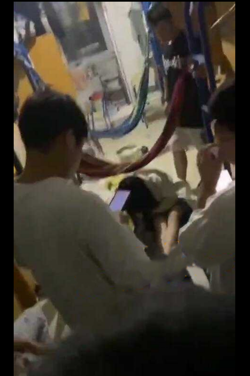 江西科技学院两女生参与同学聚会 被灌醉后带回寝室6人L奸 现场视频曝光