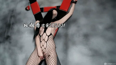 173新晋长腿女神「angrybids」停播前一场高价400币门票的超震撼监狱风情性虐喷水大秀