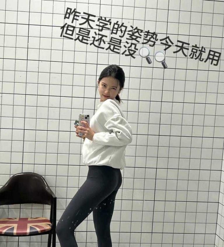 浙江财经大学清纯校花级女神【李书妍】不雅视频，据说与前任分手后被渣男流出