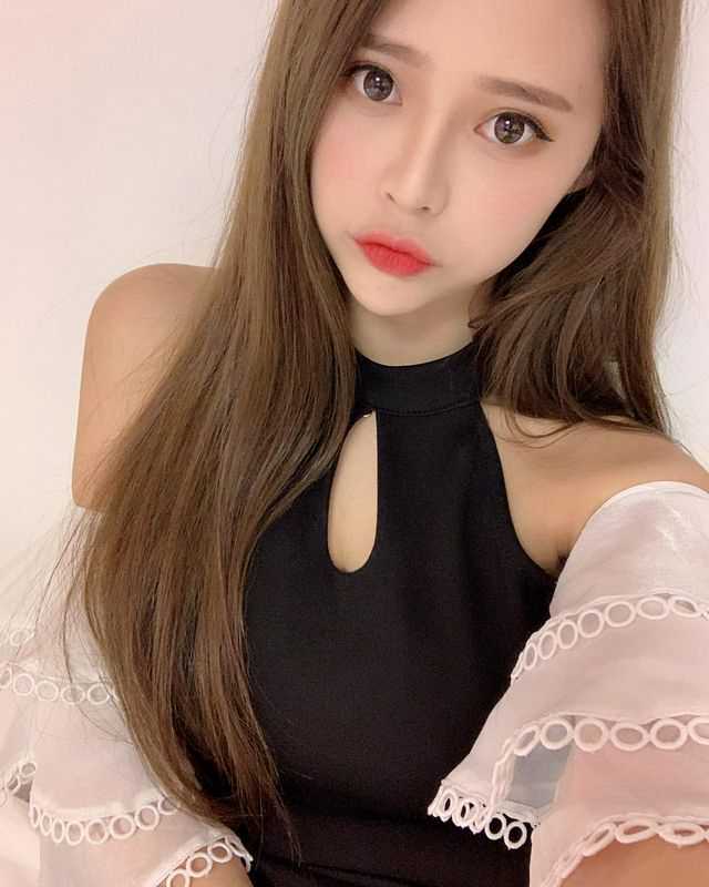 紧身牛仔裤的女孩偶遇完(最新)