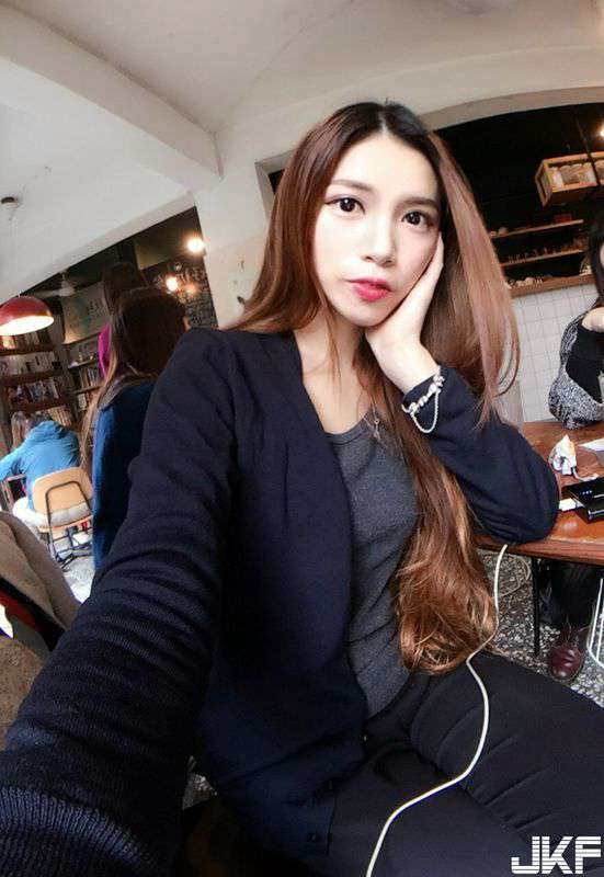 僞娘穿性感的女装外出被轮奸(最新)