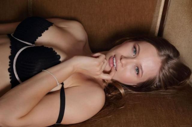 大酒店里的美女