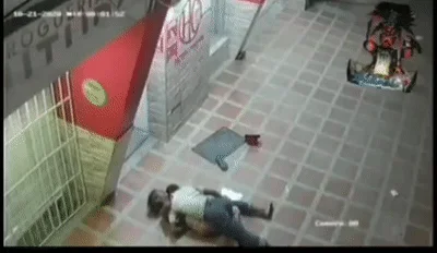 【门事件】 真实印度轮干影像❤️深夜街道上女人被无情强干，女人激烈反抗失败，被无情猛艹！