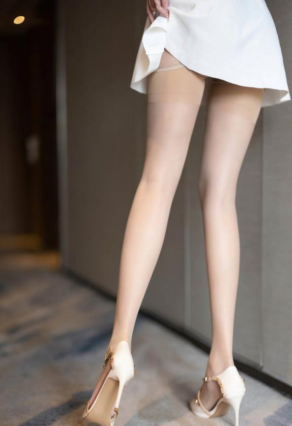 鱼子酱Fish - 透视纱裙香肩美女