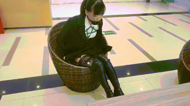 小母狗乖乖完成主人调教任务 大大的打蛋器在小骚逼里搅呀搅越抽打小母狗越兴奋最喜欢主人的精液