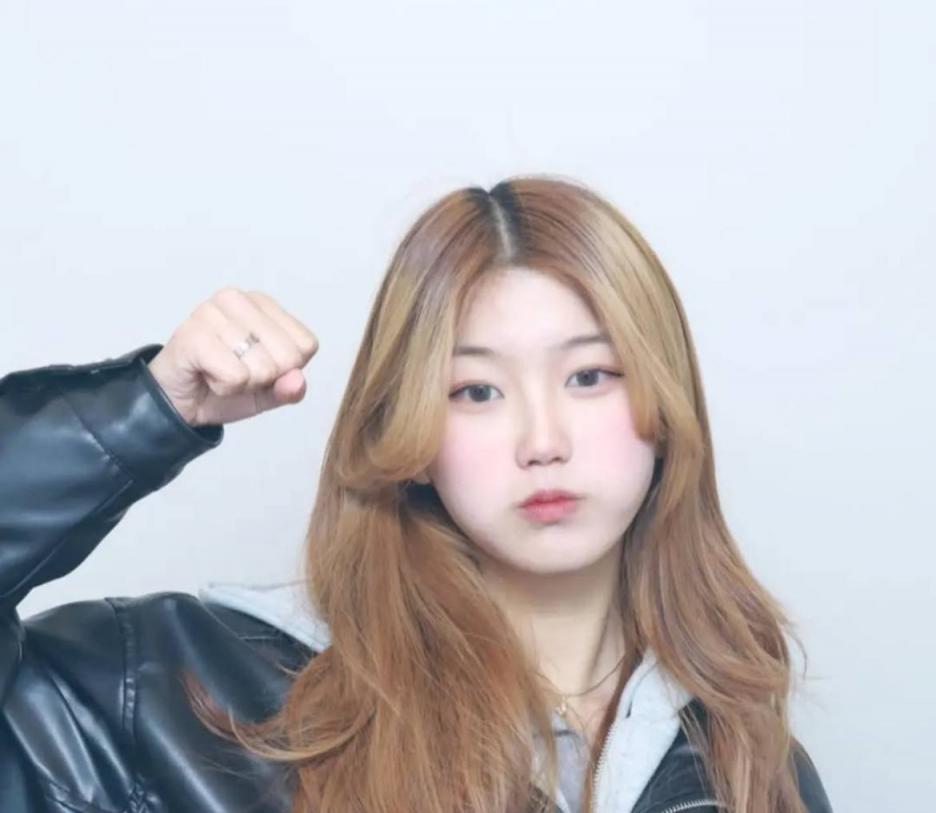 泄密流出视图❤️04年美女方佳琼和男友同居性爱视频