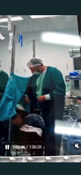 ❤️猎奇❤️妇麻醉剖腹产子，麻醉师竟掏出鸡巴塞入产妇口中进行性侵！