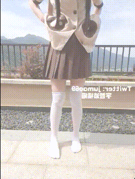 超嫩可爱宝藏博主宇智波橘猫爱真空露出的可爱小狗，边走边尿，袜子都湿啦～露出嘘嘘真的很刺激