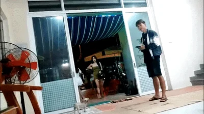 【路边摊打野】感觉有点像老挝磨丁那一带的铁皮房，东南亚长相，挑了个小少妇直接进房间打炮！