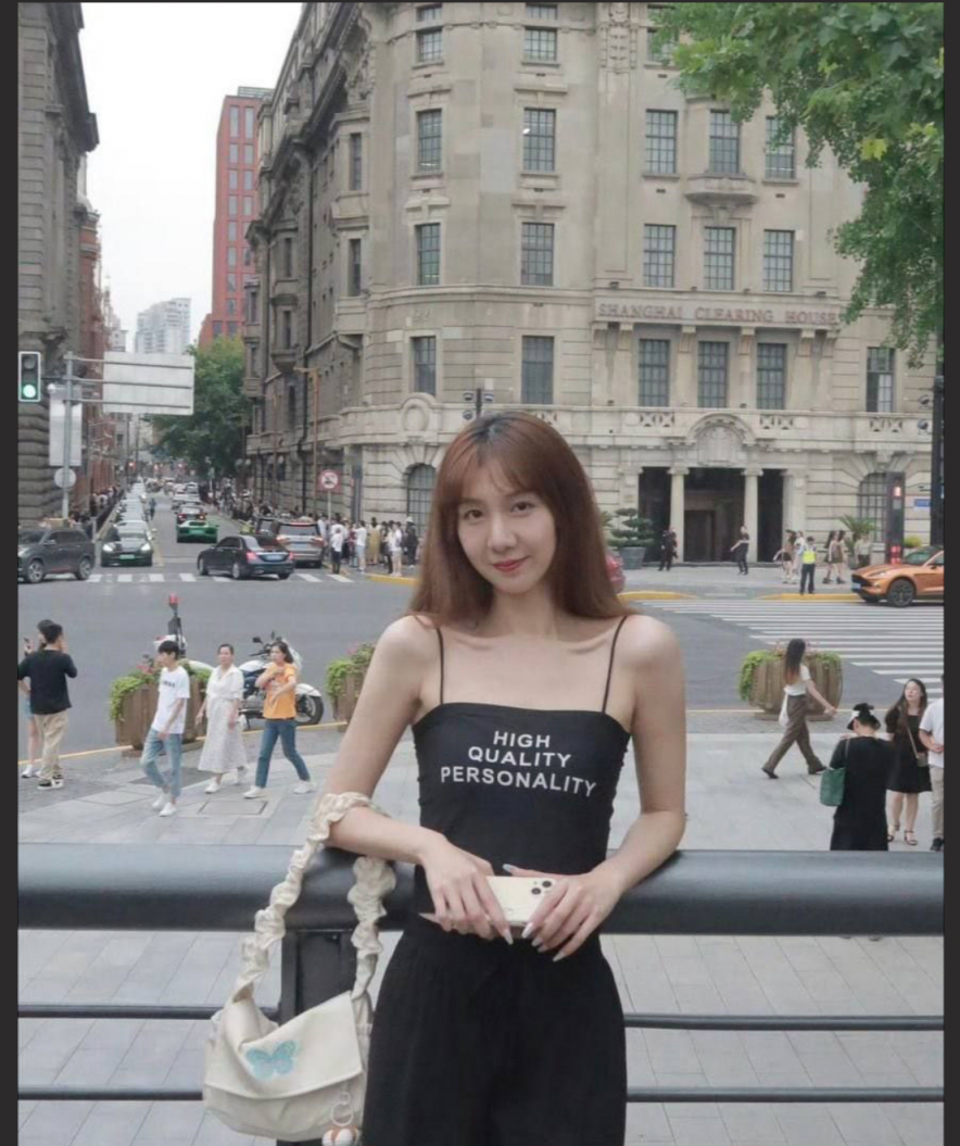 和自己表姐出门旅游！当晚就捅破了窗户纸～之后一路炮火连天！
