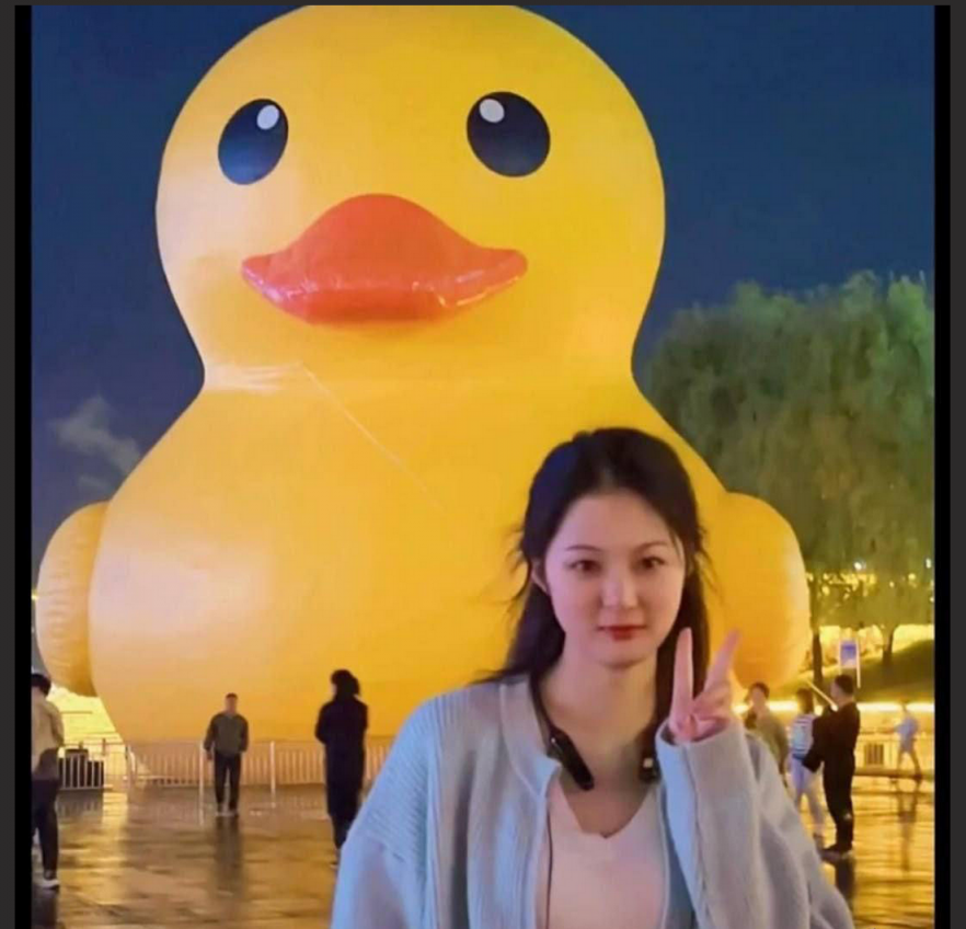 西南医科大学大一学妹修手机 修成女版陈冠希！裸照和约炮视频被扒个精光