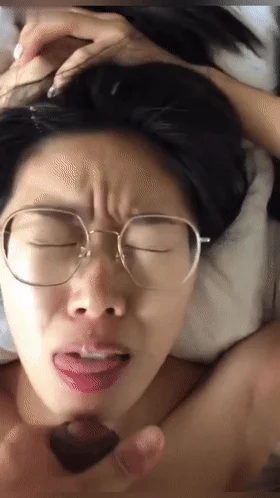 【门事件】济南教师张雪出轨奸夫，被奸夫艹得大呼：“我就要你操我，快射我嘴里