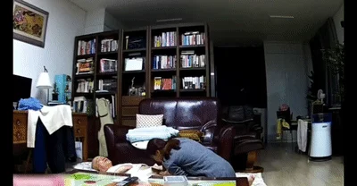 【门事件】劲爆乱伦年迈大爷和女儿通奸艹逼途中孙女突然闯入 “爷爷，你们在干嘛？”