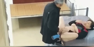 ❤️猎奇❤️养老院大爷和大妈的爱情故事，超爽偷情啪啪，激情十足，大战刺激，爽翻天！