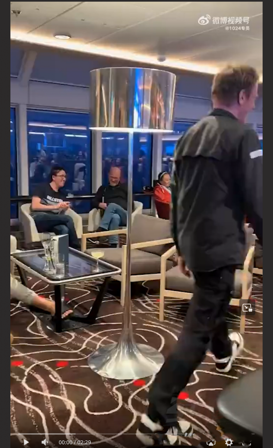 湖南怀化富二代小妹拍下挪威小伙一天！隔天小伙竟腿软下不了床！