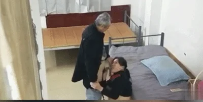 ❤️猎奇❤️养老院大爷和大妈的爱情故事，超爽偷情啪啪，激情十足，大战刺激，爽翻天！