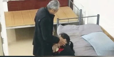 ❤️猎奇❤️养老院大爷和大妈的爱情故事，超爽偷情啪啪，激情十足，大战刺激，爽翻天！