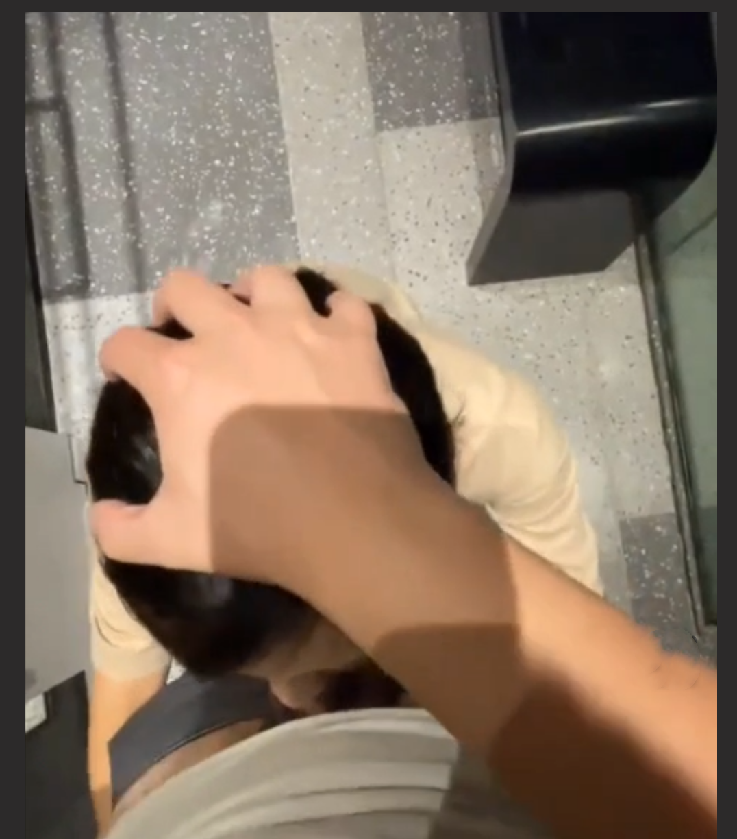 河南郑州某奔驰4S店女销售 为了业绩奉献身体 客户只要买车就能无条件操两次