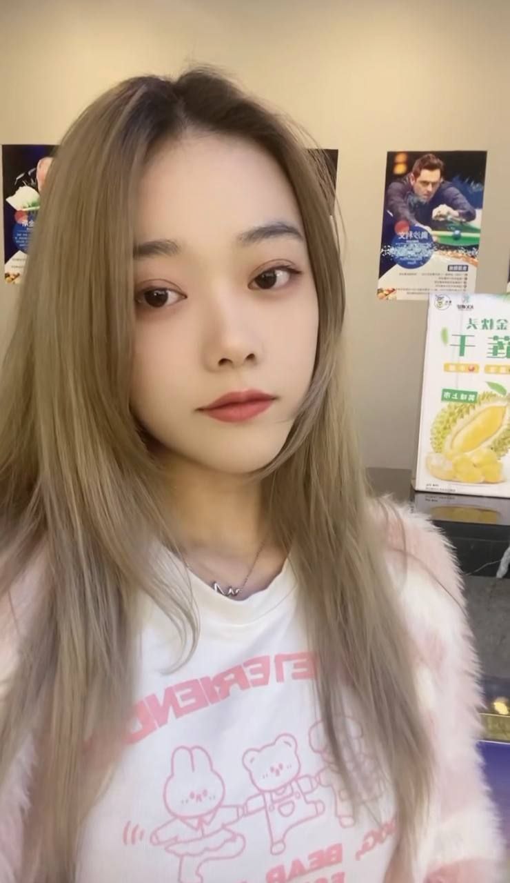 曝光成都台球厅助教周韵 每天穿短裙撅屁股勾引客人充卡 妥妥的公交车呀