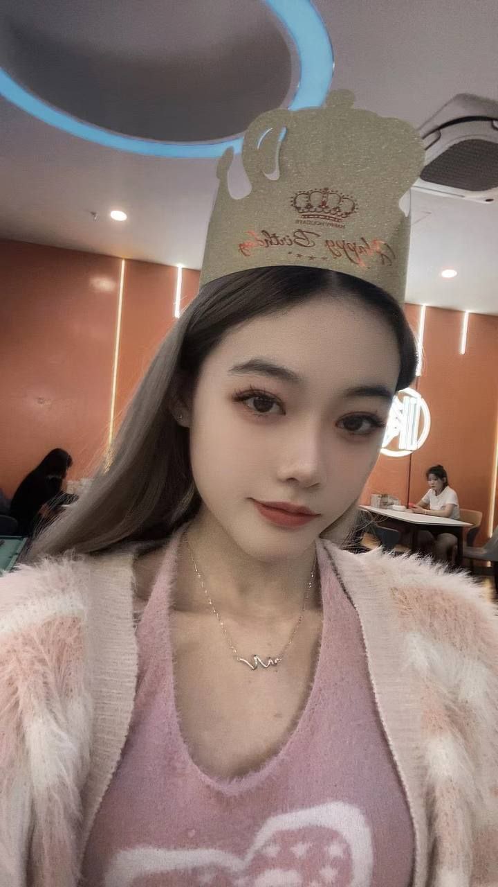 曝光成都台球厅助教周韵 每天穿短裙撅屁股勾引客人充卡 妥妥的公交车呀
