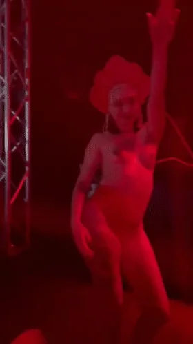 ❤️猎奇❤️俄罗斯海参崴夜店裸舞现场，男人的天堂，不少中华男儿在哪里体验毛妹的快乐呀！