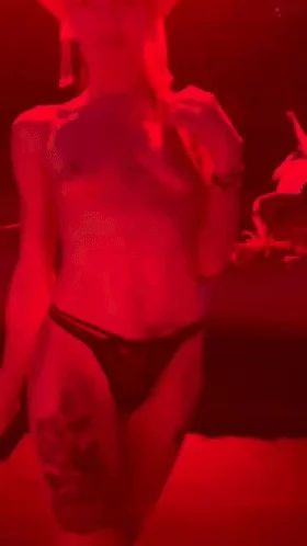 ❤️猎奇❤️俄罗斯海参崴夜店裸舞现场，男人的天堂，不少中华男儿在哪里体验毛妹的快乐呀！