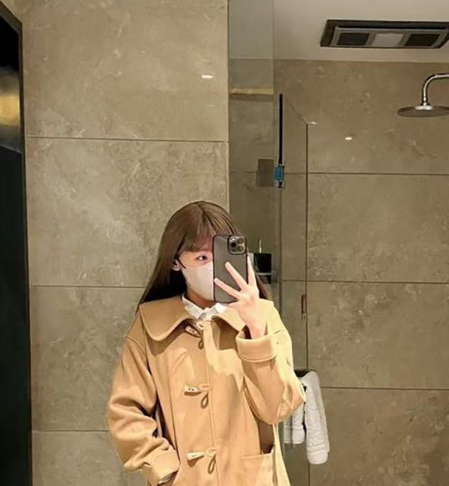极品身材母狗 杜寓苓 00后反差学生妹 翘臀美腿性感诱人 被大叔包养各种调教 性爱自拍视频流出