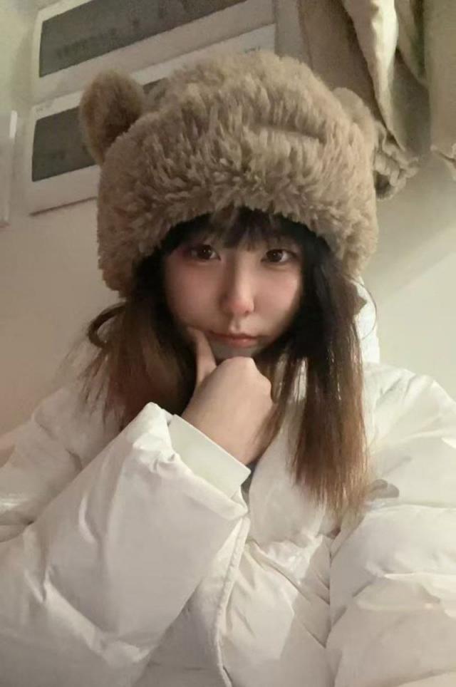 极品身材母狗 杜寓苓 00后反差学生妹 翘臀美腿性感诱人 被大叔包养各种调教 性爱自拍视频流出