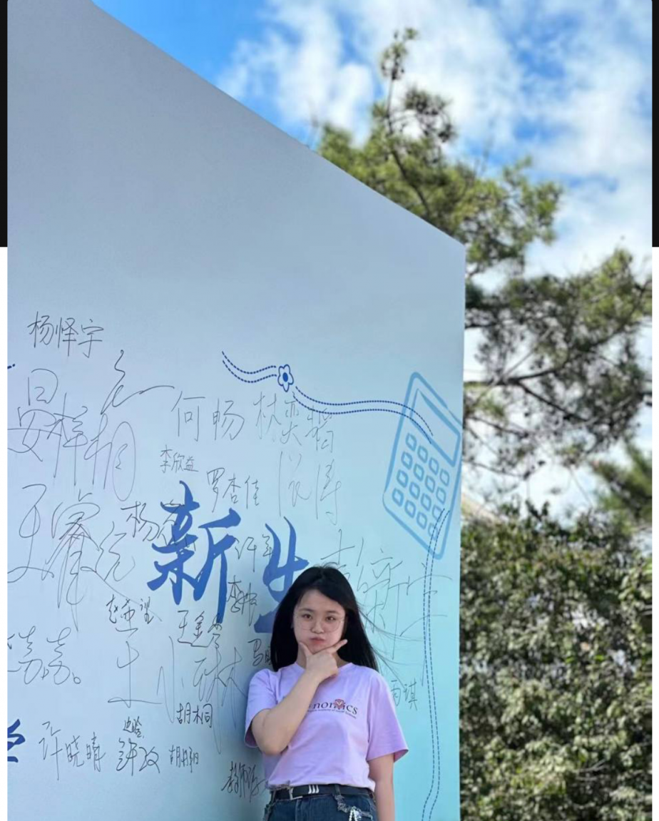 中国社会科学院大学研究生 杜若凝 在同学面前装清纯在Soul上卖骚 酷爱吃屌的癖好让她疯狂！