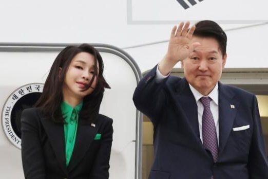 尹锡悦妻子金建希：40岁嫁年长12岁丈夫，身为第一夫人争议不断