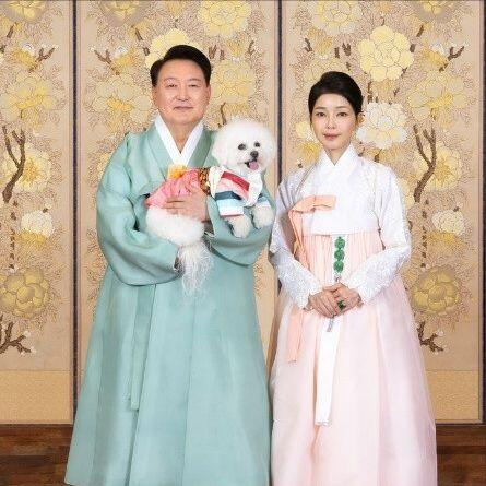 尹锡悦妻子金建希：40岁嫁年长12岁丈夫，身为第一夫人争议不断