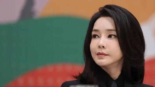 尹锡悦妻子金建希：40岁嫁年长12岁丈夫，身为第一夫人争议不断