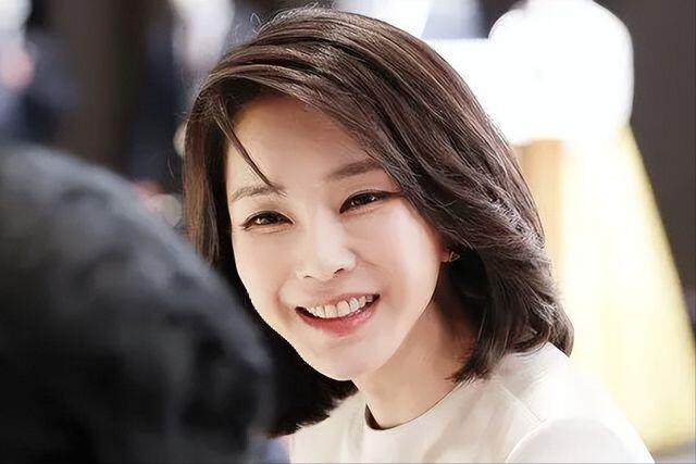 尹锡悦妻子金建希：40岁嫁年长12岁丈夫，身为第一夫人争议不断