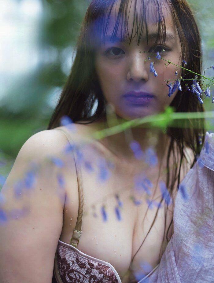 爆红骂倒女神《立野沙纪》身材比以前丰满有型！肉感轻熟女就是她！