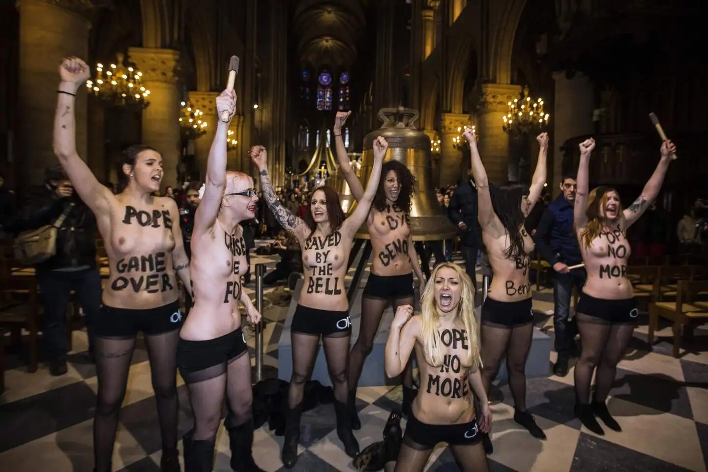 一群娘们儿露着胸游行，还是法国的三八节热闹啊（FEMEN 2025 三八节游行）