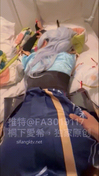 喜欢cos的小母狗嫩妹『桐下爱希』✅纯欲小脚丝足啪啪，软萌乖巧的小妹妹被操的叫爸爸 白虎蜜桃穴紧致