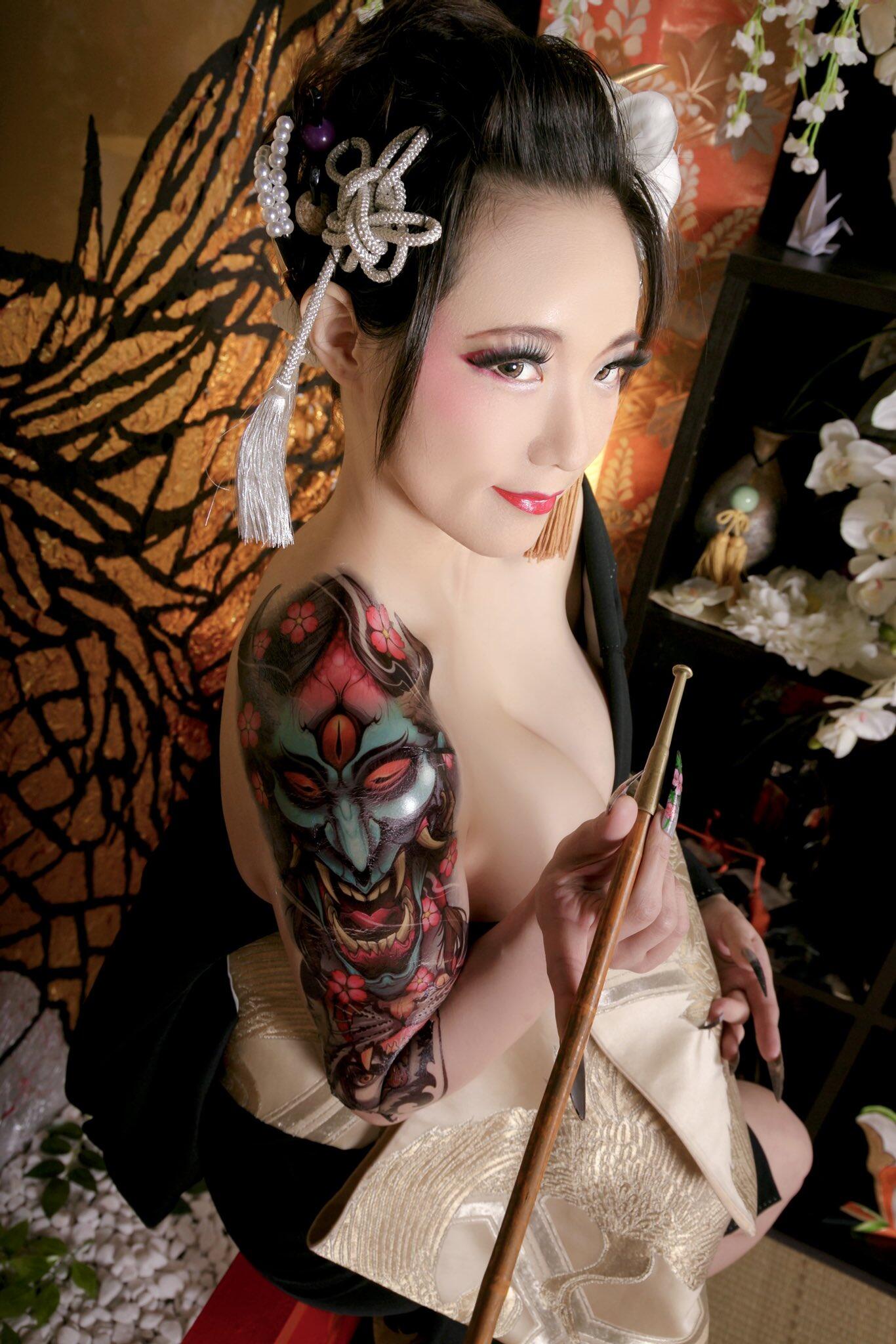 前AV女優Cos《鬼滅之刃》花魁墮姬超真實還原！絕色好胸果然讚！