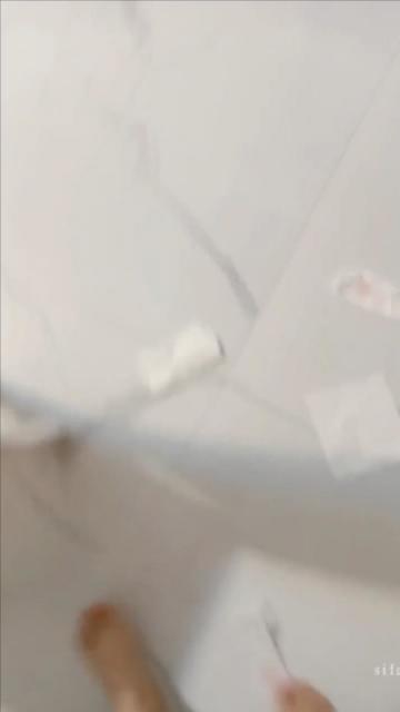 初夜开苞 学生妹卖掉处女身 非常青春极具妙感 紧致一线天裂缝嫩鲍 奶子都是粉的 夹得好紧内射浓汁