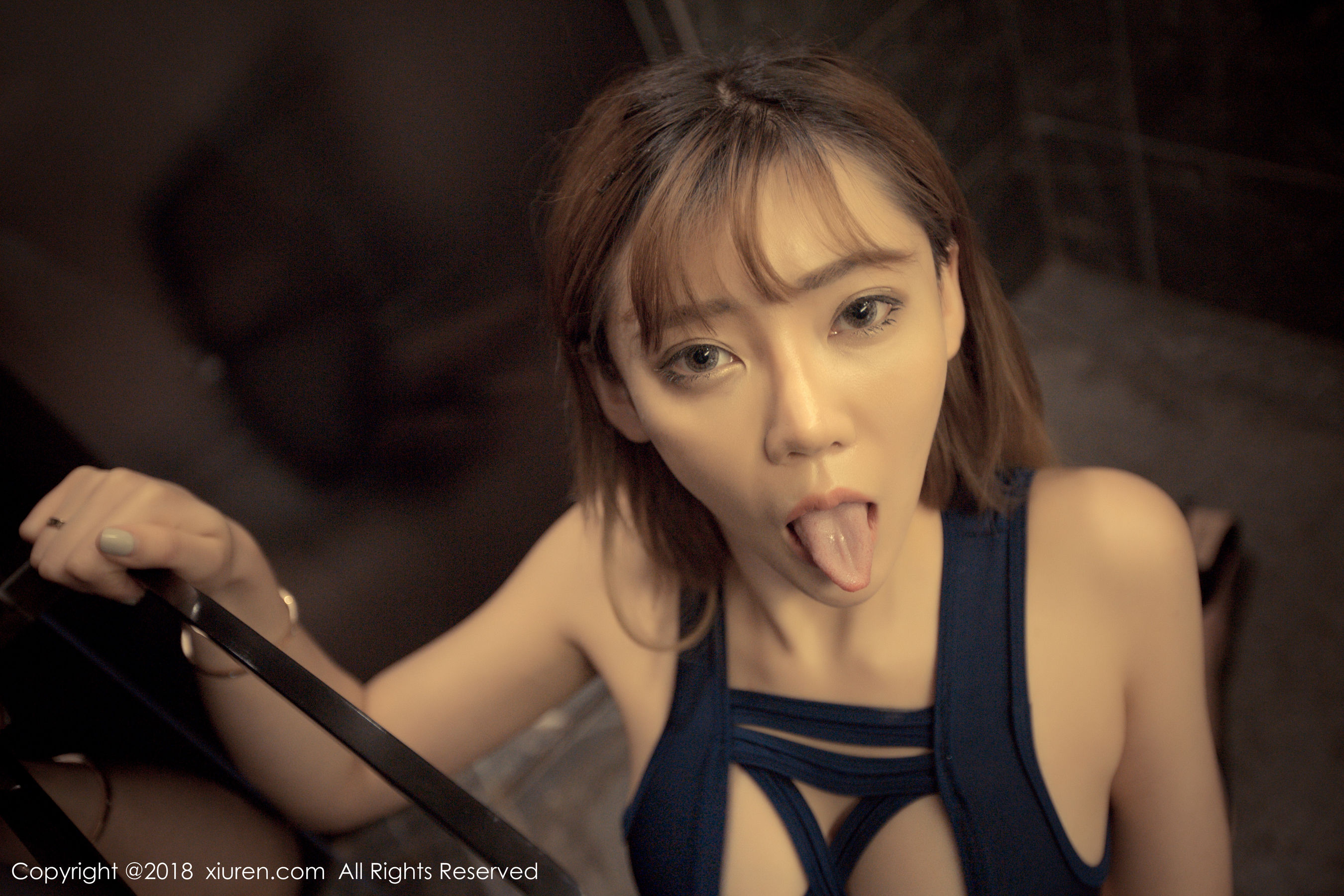 迷人漂亮的97妹子翘臀杨柳腰