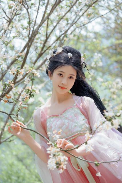 胸模「年年」海棠仙唯美汉服 王爷府的千金大小姐 完美比率酥乳 脱俗气质哺育天下