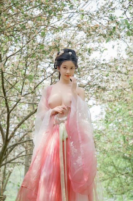 胸模「年年」海棠仙唯美汉服 王爷府的千金大小姐 完美比率酥乳 脱俗气质哺育天下