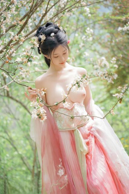 胸模「年年」海棠仙唯美汉服 王爷府的千金大小姐 完美比率酥乳 脱俗气质哺育天下