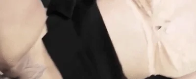 ❤️猎奇❤️纹身馆里的秘密 高颜值小妹给骚逼纹身 纹身师忍不住强行抽插顾客 小穴被操出白浆才停止！
